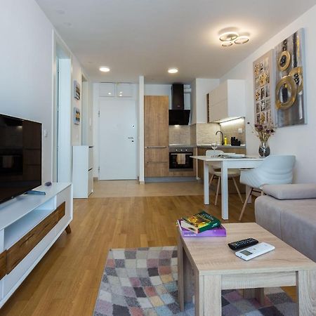 Tanja Modern Apartment With Balcony And Parking Garage زادار المظهر الخارجي الصورة