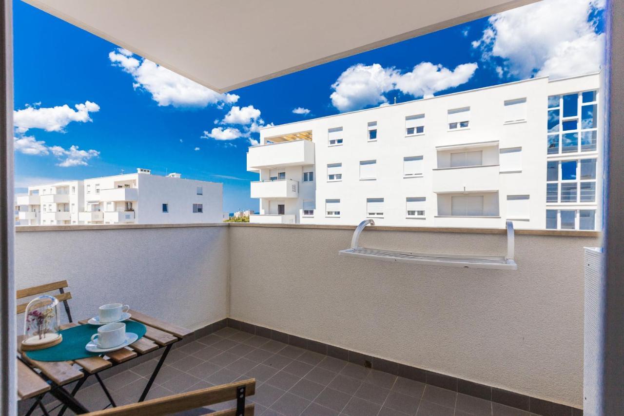 Tanja Modern Apartment With Balcony And Parking Garage زادار المظهر الخارجي الصورة