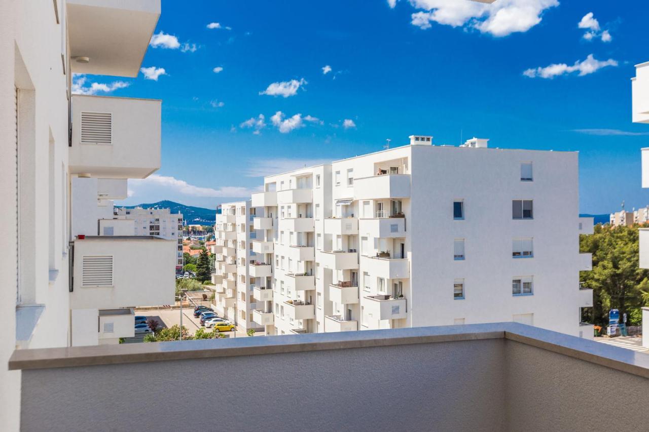 Tanja Modern Apartment With Balcony And Parking Garage زادار المظهر الخارجي الصورة