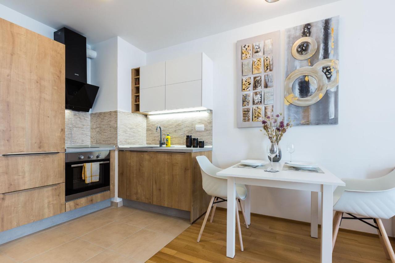 Tanja Modern Apartment With Balcony And Parking Garage زادار المظهر الخارجي الصورة