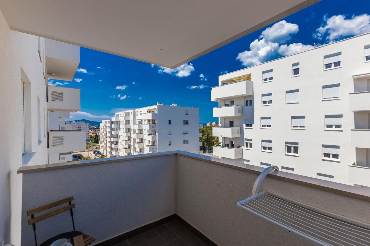 Tanja Modern Apartment With Balcony And Parking Garage زادار المظهر الخارجي الصورة