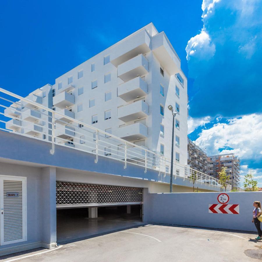 Tanja Modern Apartment With Balcony And Parking Garage زادار المظهر الخارجي الصورة